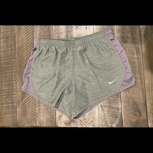 Girls Nike Shorts Size Large Gray